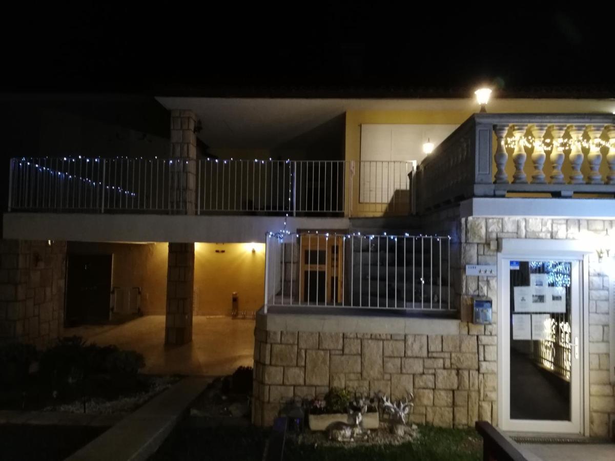 Guest House Vila Luka 波尔托罗 外观 照片